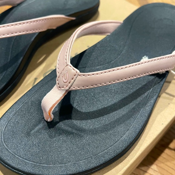 Olukai pink flip flops - Women’s Ho'opio Sandals, size 6 - Picture 2 of 5